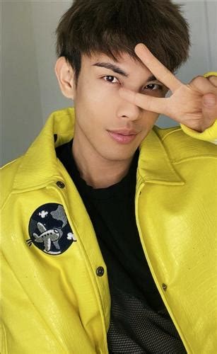 Juli Gay Tuổi 33 Độc thân Người yêu lâu dài