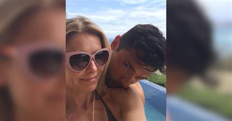 Hottest Host Kelly Ripa S Sexiest Bikini Moments