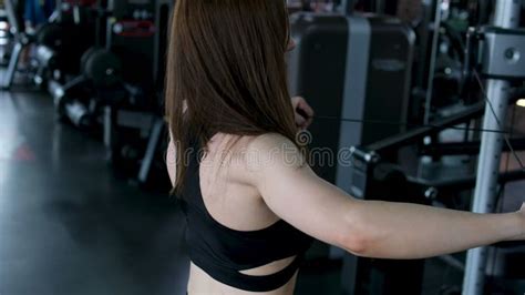 Brunette Sexy Faisant Fitness Jeune Fille Faisant Du Bodybuilding Jeune Femme Faisant Des