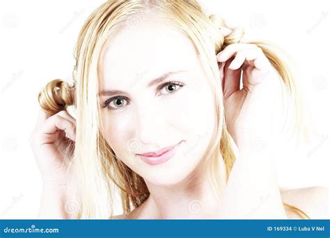 Jeune Fille Blonde Jouant Avec Son Cheveu Photo Stock Image Du Visage Vert