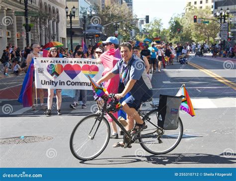 Participantes Da Parada Do Orgulho Gay Na Costa Oakland Fotografia Editorial Imagem De Arrasto