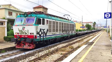 Treno Con Locomotiva Fs E Tigre E Carri Pianale In Transito Alla