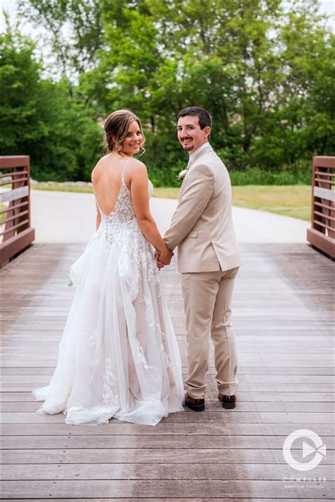 Autumn Cedar Rapids Wedding Photographer