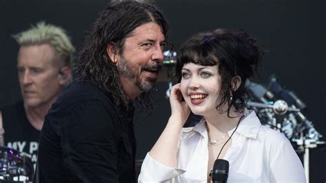 Watch Dave Grohl Perform Foo Fighters And Nirvana Songs With His