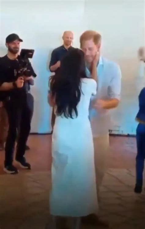 Meghan Markle Ve Prens Harry Kolombiya Da Salsa Dans Yapt Klar