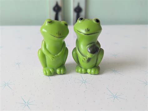 1970s Vintage FROG Salt And Pepper Shakers Retro Housewares Kitsch