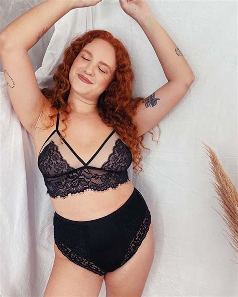 Conjunto Lingerie Top Tule Nude E Renda Preta Aplicada Sem Bojo Calcinha Malha E Renda Cintura