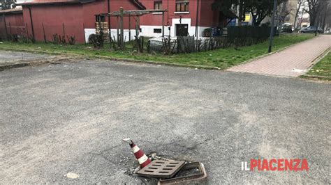 Degrado Urbano A Piacenza In Via G Modonesi Il Solito Degrado