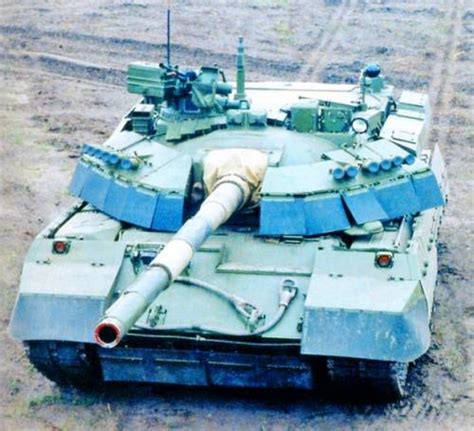 К спецоперации приспособлен лучше: новая модификация танка Т-62М