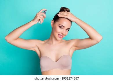 Portrait Attractive Cheerful Nude Girl Spraying Stock Photo 1951274887 Shutterstock