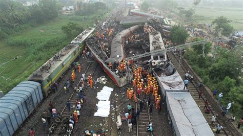 Coromandel Express Accident तस्वीरों में देखें ट्रेन हादसे का खौफनाक