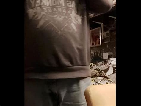 Se déshabiller pour le lit et une petite fessée XVIDEOS