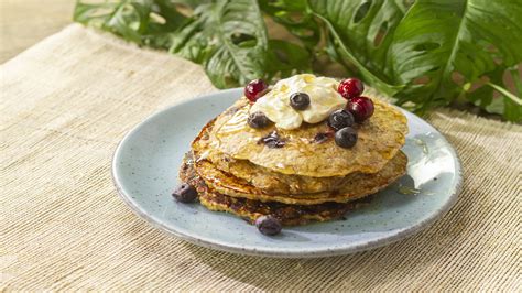 Receta de hot cakes de avena con plátano y blueberries Delicioso Univision