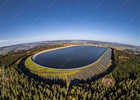 Wasserkraft als erneuerbare Energie, Luftaufnahme vom Oberbecken des ...