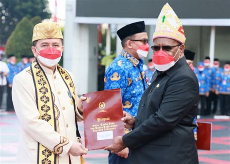 Kali Ketiga Dirjen Bina Keuangan Daerah Kemendagri Terima Satyalancana