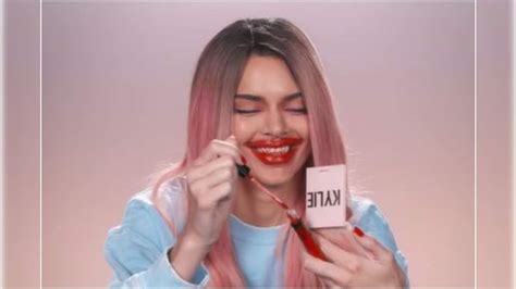 Kendall Jenner Mocks Sister Kylies Inflated Lips In New Keeping Up