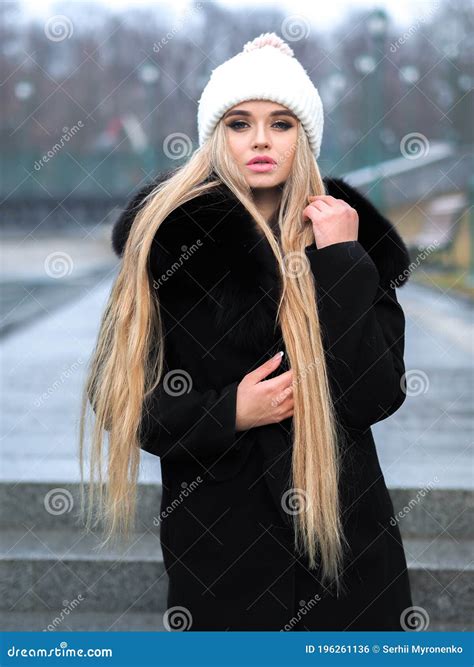 Blonde Girl Posing At The City At Winter Stock Photo Image Of Holidays Fashion 196261136