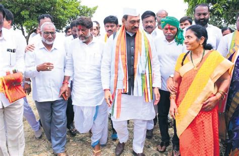 Telangana Congress In Charge Manikrao Thakre Accuses Kcr Of Looting