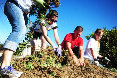 Volunteers Make A Difference In Community Projects Article The