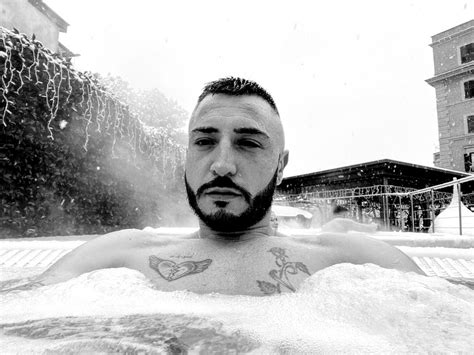 Roma Toy Boy gigolò e escort gay bacheca annunci ROSSO BOY