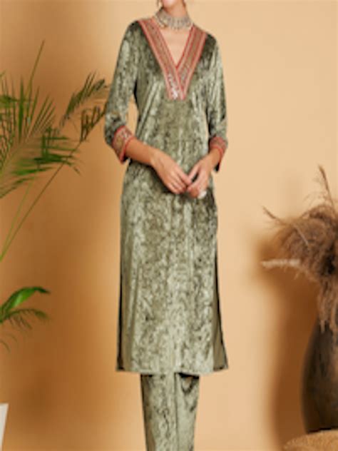 Buy Shae By SASSAFRAS Thread Work Velvet Straight Kurta Kurtas For