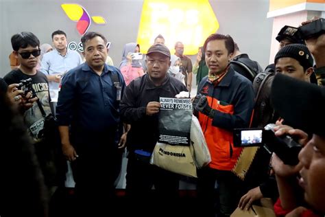 Kepala Kantor Pos Malang Jamin Surat Aremania Sampai Ke Istana Presiden