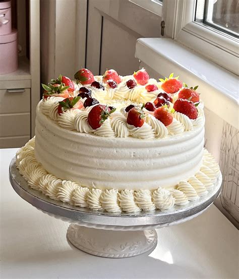 Торта Бейлис с плодове - Slice of Cake London