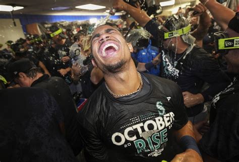 Al Wild Card Playoffs Mariners Storm Back From 8 1 Hole To Shock Toronto Win Series