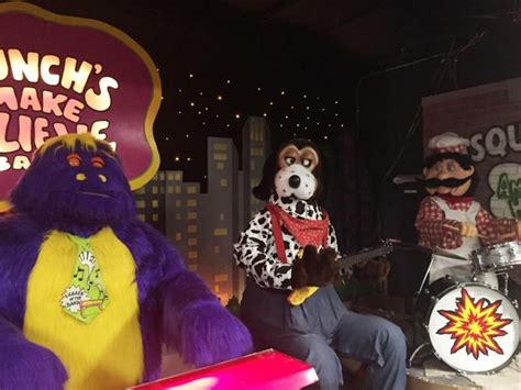 Chuck E Cheeses Beginning To Retire Animatronic Bands