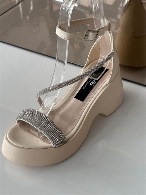 Frizy Kristal Ta L Topuklu Sandalet Nude