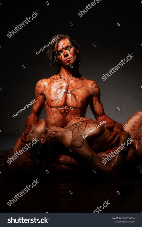 Nude Man Woman Blood On Floor Foto Stock 1167554086 Shutterstock