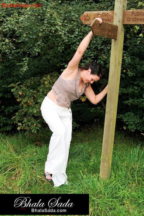 Hot British MILF Gets Nude In Local Park Photos