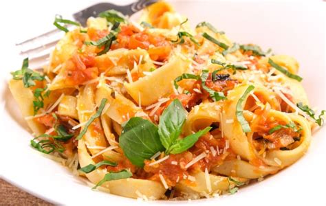 Tagliolini with Tomato Pomodoro Recipe | Cozymeal