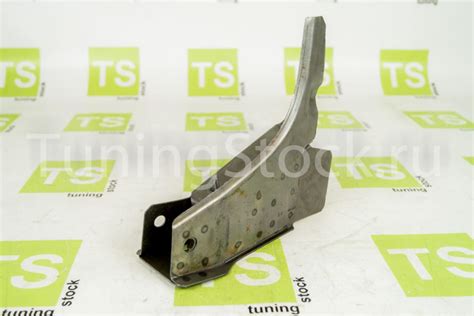 Кронштейн крепления реактивной штанги к кузову на ВАЗ 2101, 2102, 2103 ...