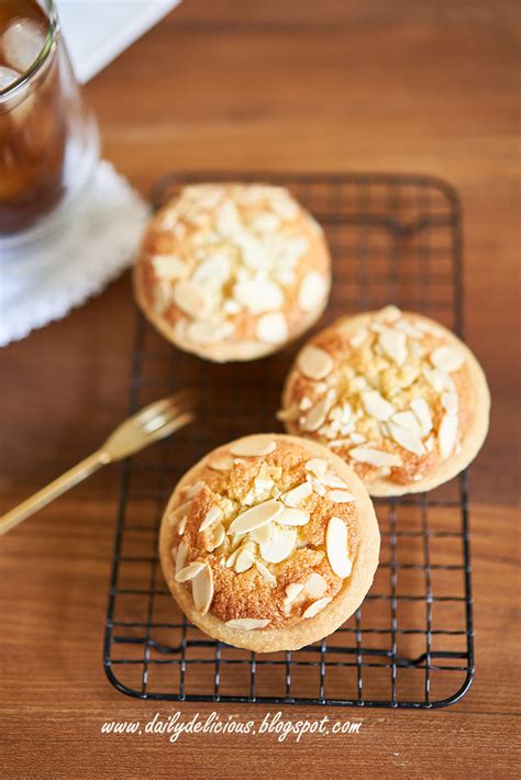 Dailydelicious Mini Almond Tarts