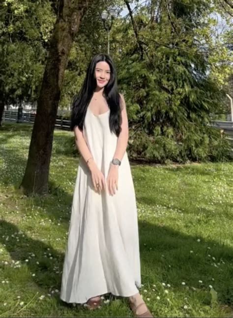 Không chịu thua chị kém em Chu Thanh Huyền bạn gái Quang Hải khoe ảnh bikini nóng bỏng nhưng