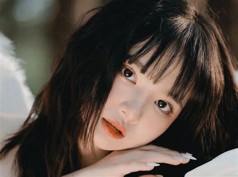 Hot girl trường Kinh tế chuẩn con nhà người ta Xinh đẹp lại học giỏi