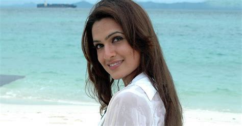 Hot Picsz Adithi Agarwal Beach Spicy Photo Set Actress