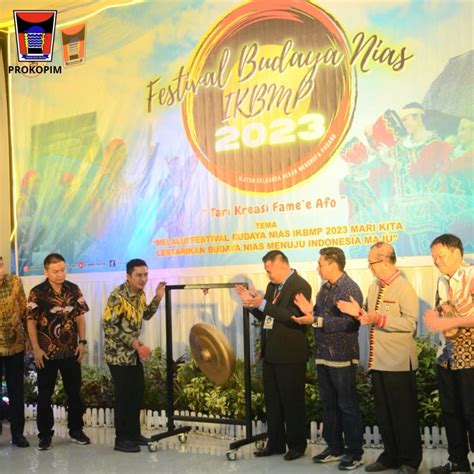 Buka Festival Seni Budaya Nias IKBM 2023 Ekos Albar Kota Padang