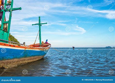 海和美丽的天空停放的小船 库存照片 图片 包括有 捕鱼 节假日 风景 停放 重新创建 旅游业 148525546