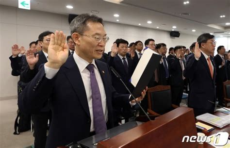 국감 증인선서 하는 이종호 과기정통부 장관 네이트 뉴스