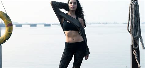 X Resolution Hot Shraddha Kapoor In Black X Resolution Wallpaper Wallpapers Den