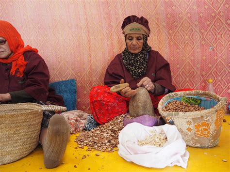 the moroocan natural argan oil in morocco | Moroccan National Tourist ...