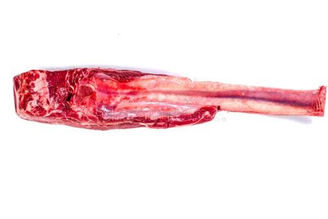 Bistec De Tomahawk Fresco Sin Cocer Sobre El Hueso Sobre Fondo Blanco