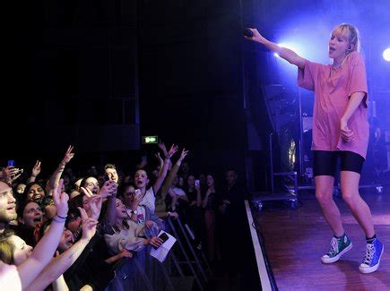 Ang Le Fait Chavirer Les C Urs Au Bikini Ladepeche Fr