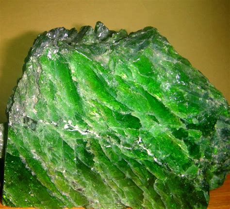 хромдиопсид— Свойства и характеристики камня. Месторождения минерала ...