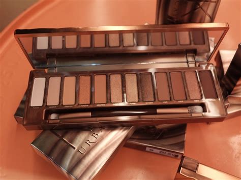 Naked Honey Eyeshadow Palette Terbaru Dari Urban Decay Dengan 12 Warna Cantik Beauty Journal