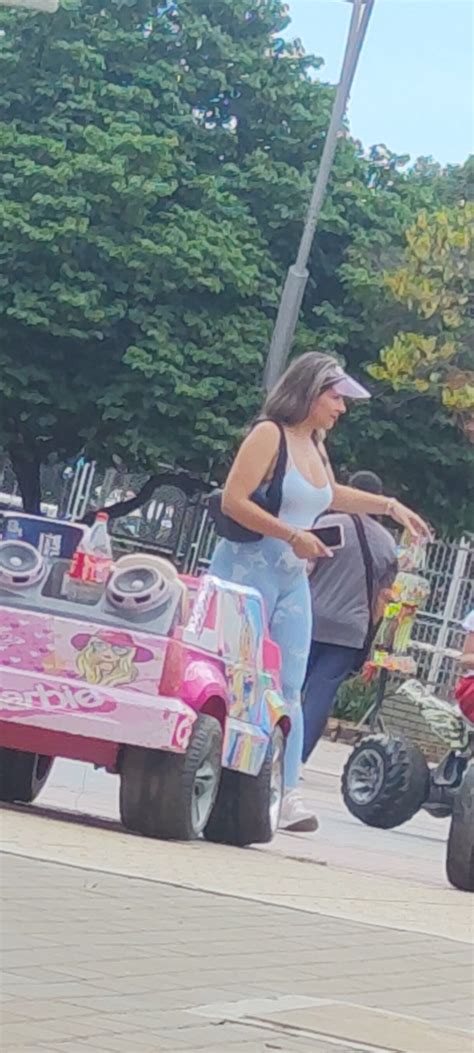 Delicious Milf Mom Colombian Spandex Leggings Yoga Pants Forum