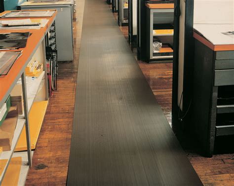 Vinyl Runner Floor Mats Rolls For Floor Protection Corrugated And