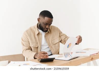 243 imágenes de Joven latina lee a oscuras Imágenes fotos y vectores de stock Shutterstock